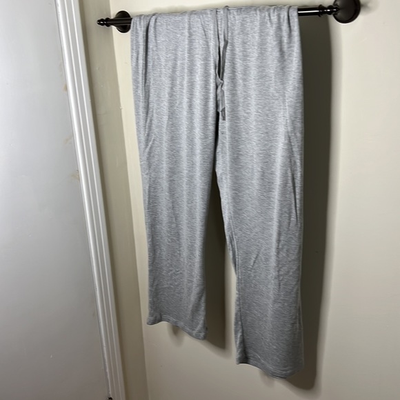 Cynthia Rowley 2 piece Pajamas/loungewear. Soft grey. XL - Picture 6 of 6